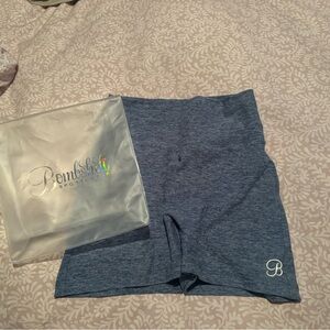 Bombshell sportswear pop socket shorts